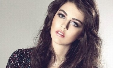 Sezgi Sena Akay Acı Aşk Oyuncuları