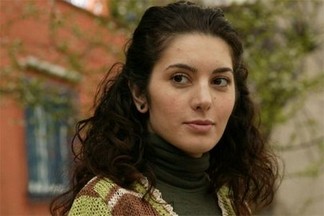 aşk ve gurur bahar yanılmaz kimdir