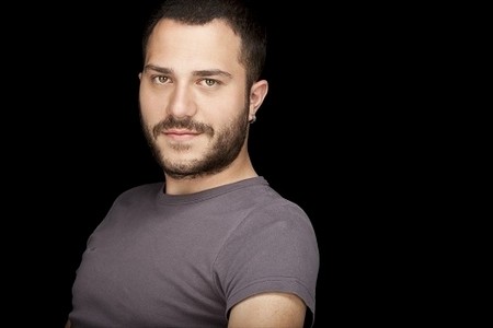 aşk ve gurur sertan erkaçan kimdir