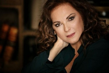 ateş böceği derya alabora kimdir