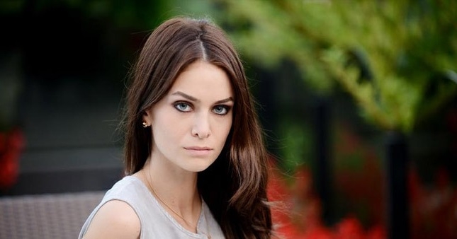 bir deli sevda seren deniz yalçın kimdir