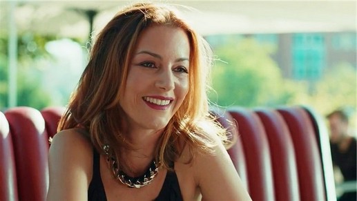 bu şehir arkandan gelecek defne kayalar kimdir