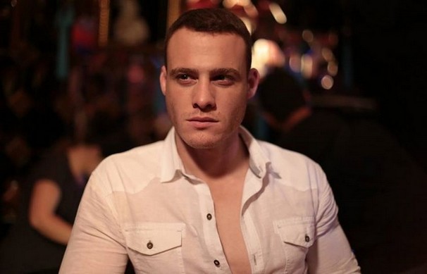 bu şehir arkandan gelecek kerem bursin kimdir?