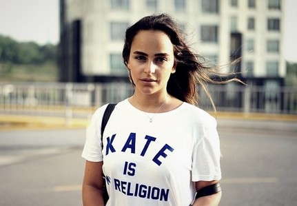 çalınmış hayatlar özge özkaplan kimdir