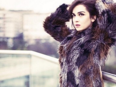 ikisini de sevdim ezra kimdir gerçek ismi