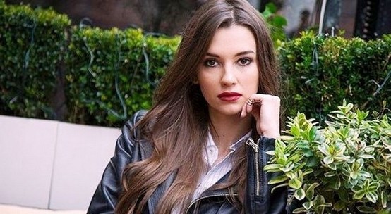 bu şehir arkandan gelecek pelin kimdir