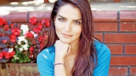 lise devriyesi ebru akel kimdir