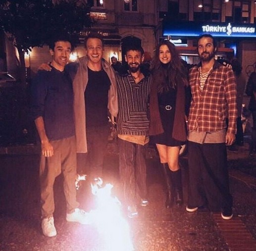 bu şehir arkandan gelecek seti