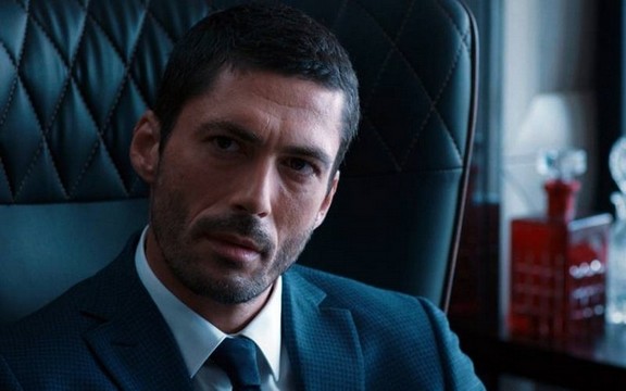 Tutsak Dizisi Kenan Kimdir?