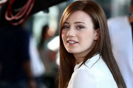 unutsam sevmeyi gizem karaca kimdir