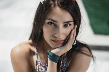 vatanım sensin lucy kimdir